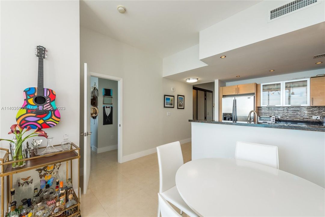 Recently Sold: $579,000 (1 beds, 2 baths, 950 Square Feet)