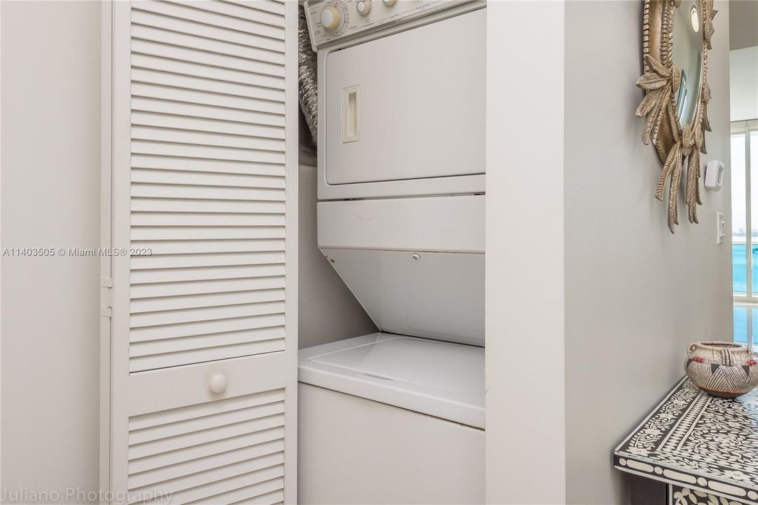 Recently Sold: $579,000 (1 beds, 2 baths, 950 Square Feet)