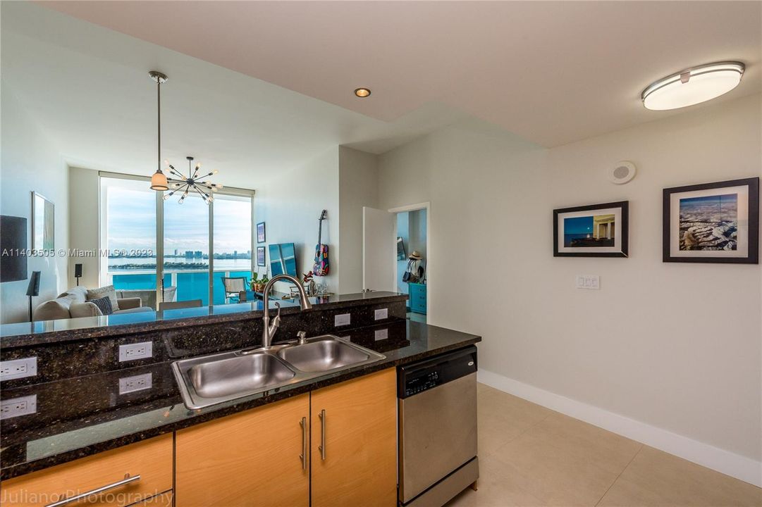 Recently Sold: $579,000 (1 beds, 2 baths, 950 Square Feet)