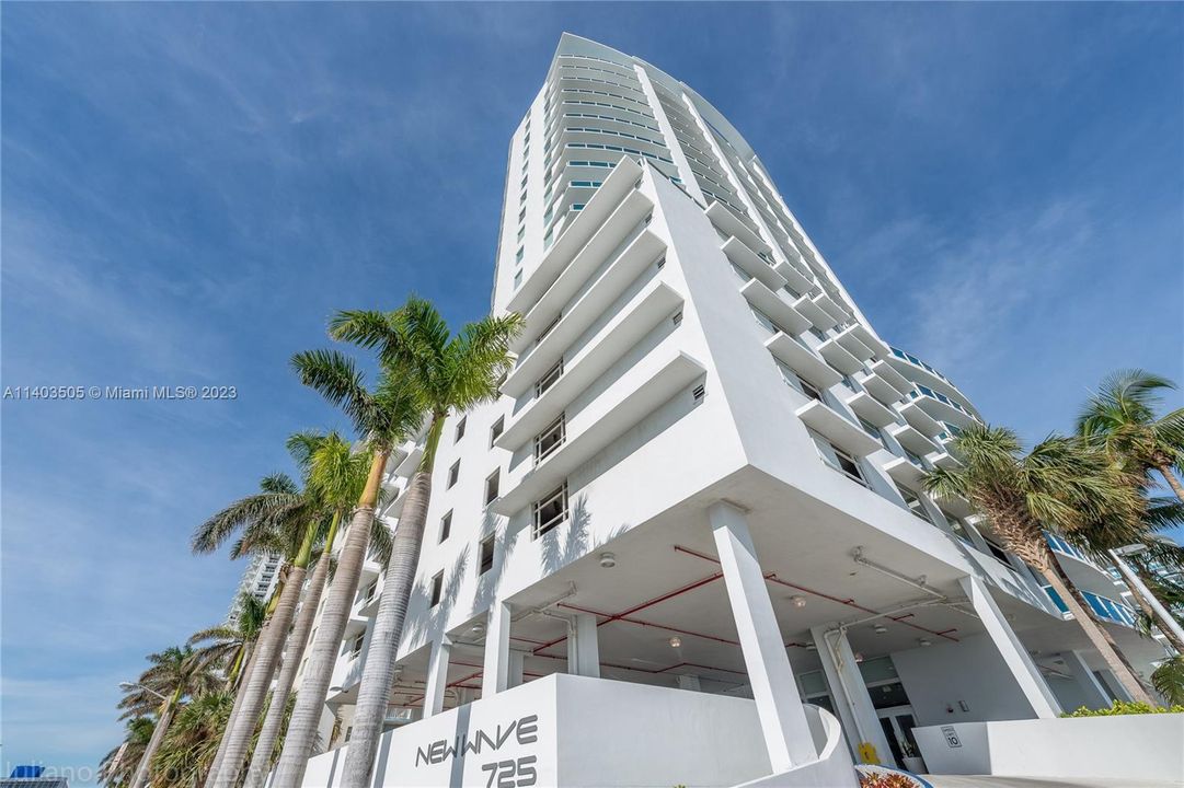 Recently Sold: $579,000 (1 beds, 2 baths, 950 Square Feet)