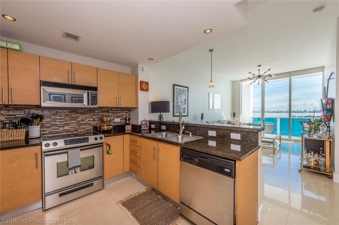 Recently Sold: $579,000 (1 beds, 2 baths, 950 Square Feet)