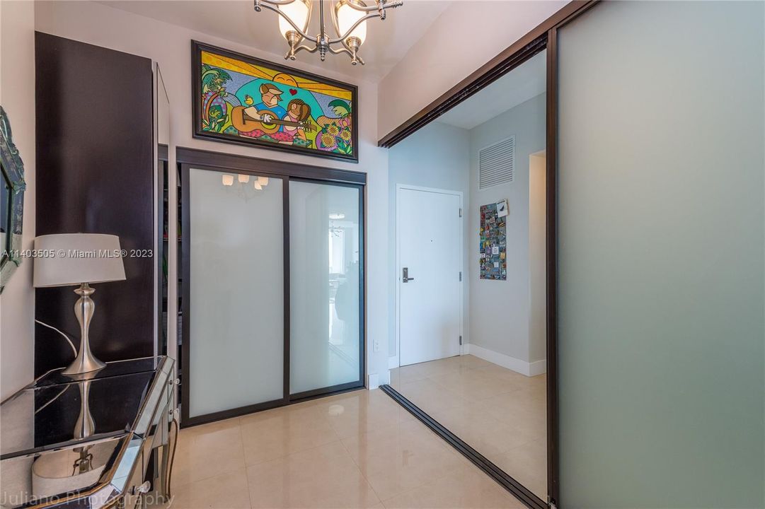 Recently Sold: $579,000 (1 beds, 2 baths, 950 Square Feet)