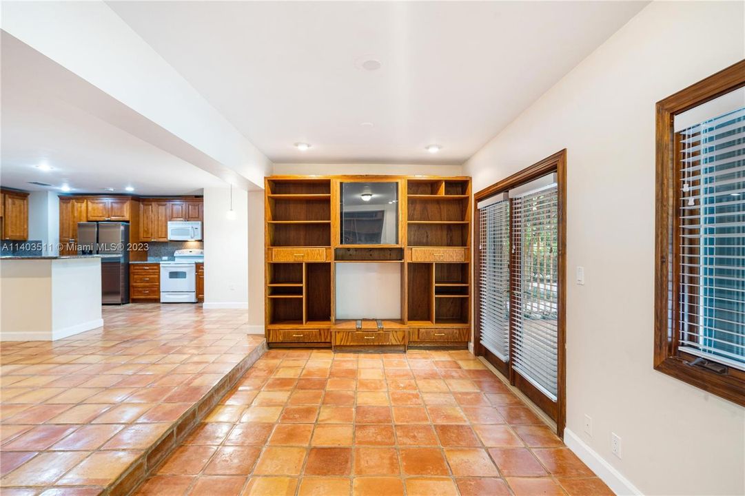 Vendido Recientemente: $969,000 (3 camas, 2 baños, 1760 Pies cuadrados)