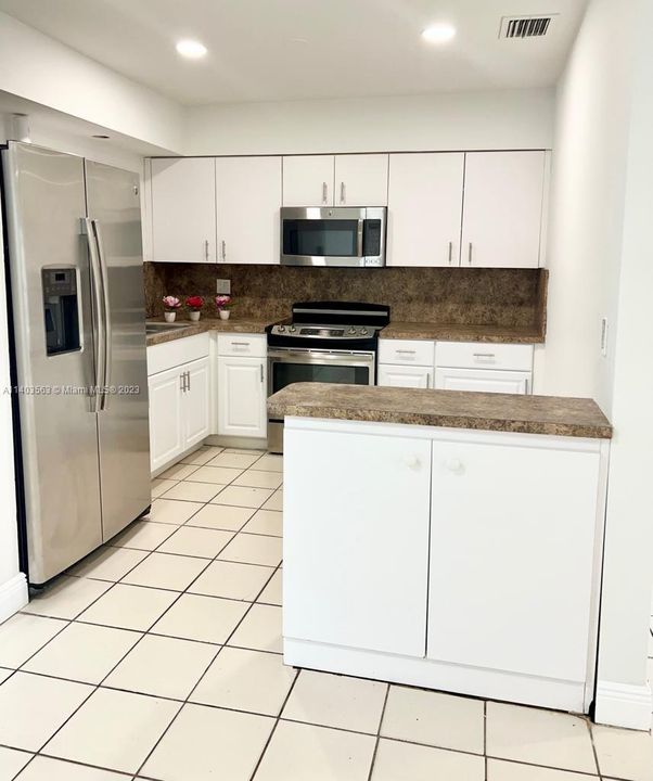 Recently Rented: $3,100 (4 beds, 2 baths, 1490 Square Feet)