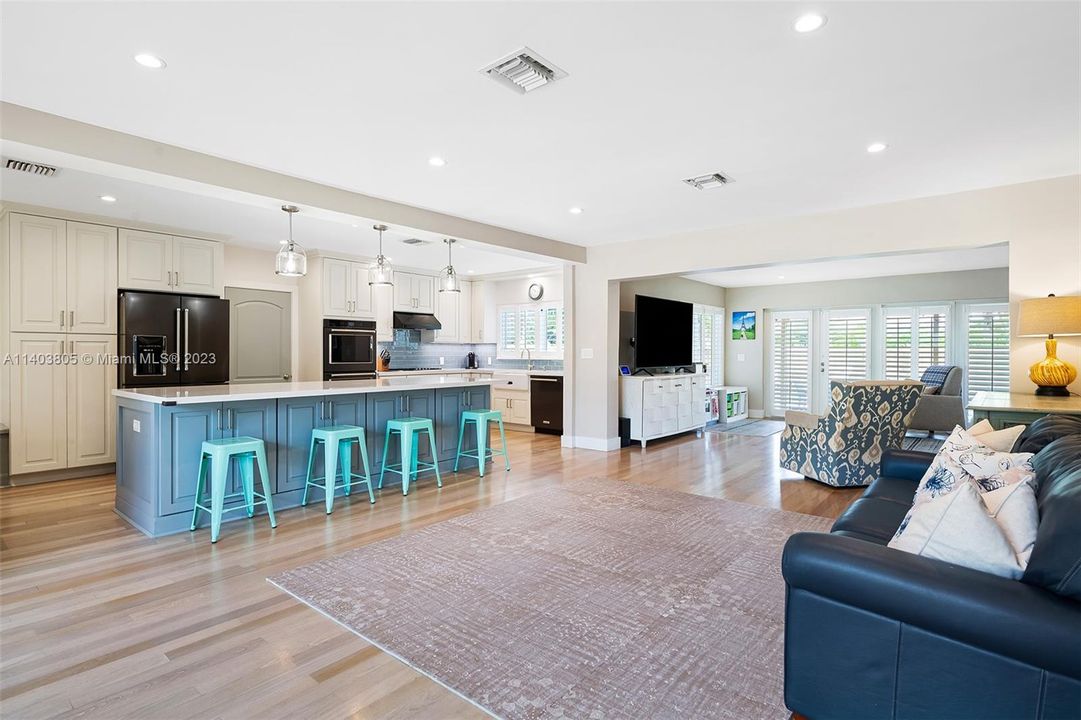 Recently Sold: $1,250,000 (4 beds, 2 baths, 2244 Square Feet)