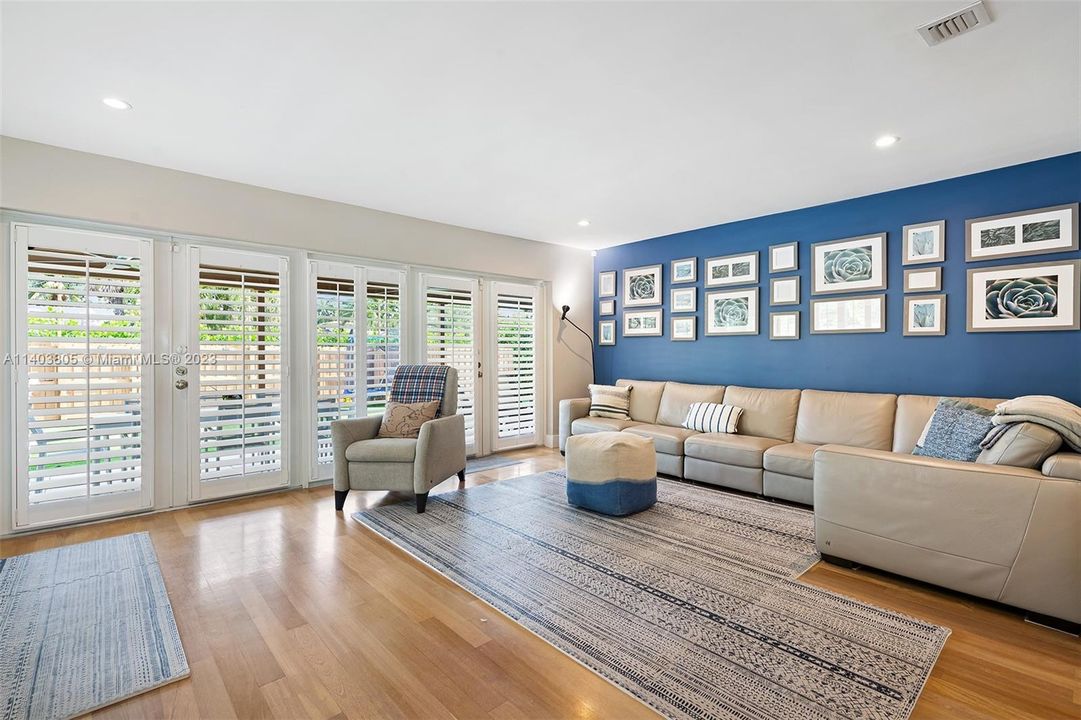 Recently Sold: $1,250,000 (4 beds, 2 baths, 2244 Square Feet)