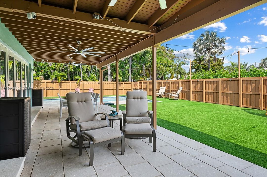 Recently Sold: $1,250,000 (4 beds, 2 baths, 2244 Square Feet)