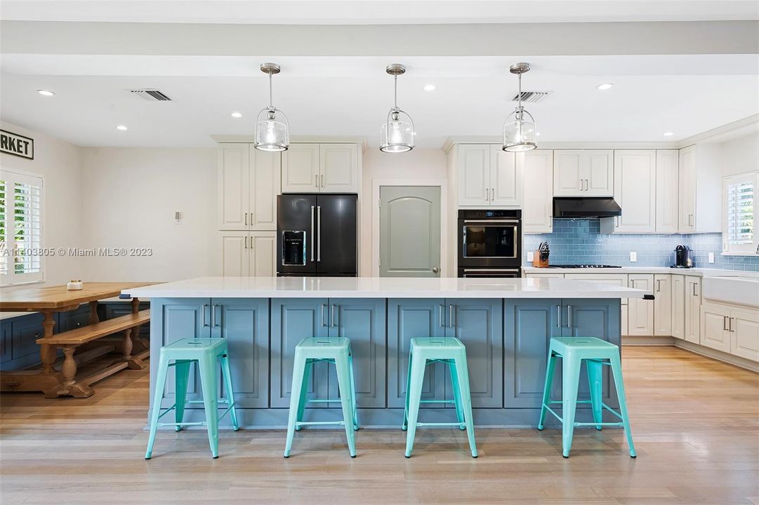 Recently Sold: $1,250,000 (4 beds, 2 baths, 2244 Square Feet)