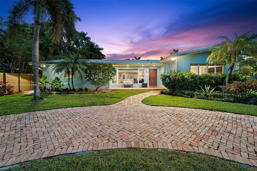 Recently Sold: $1,250,000 (4 beds, 2 baths, 2244 Square Feet)