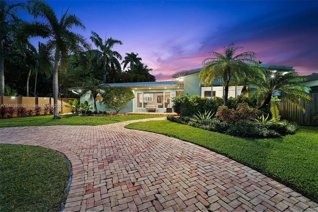 Recently Sold: $1,250,000 (4 beds, 2 baths, 2244 Square Feet)