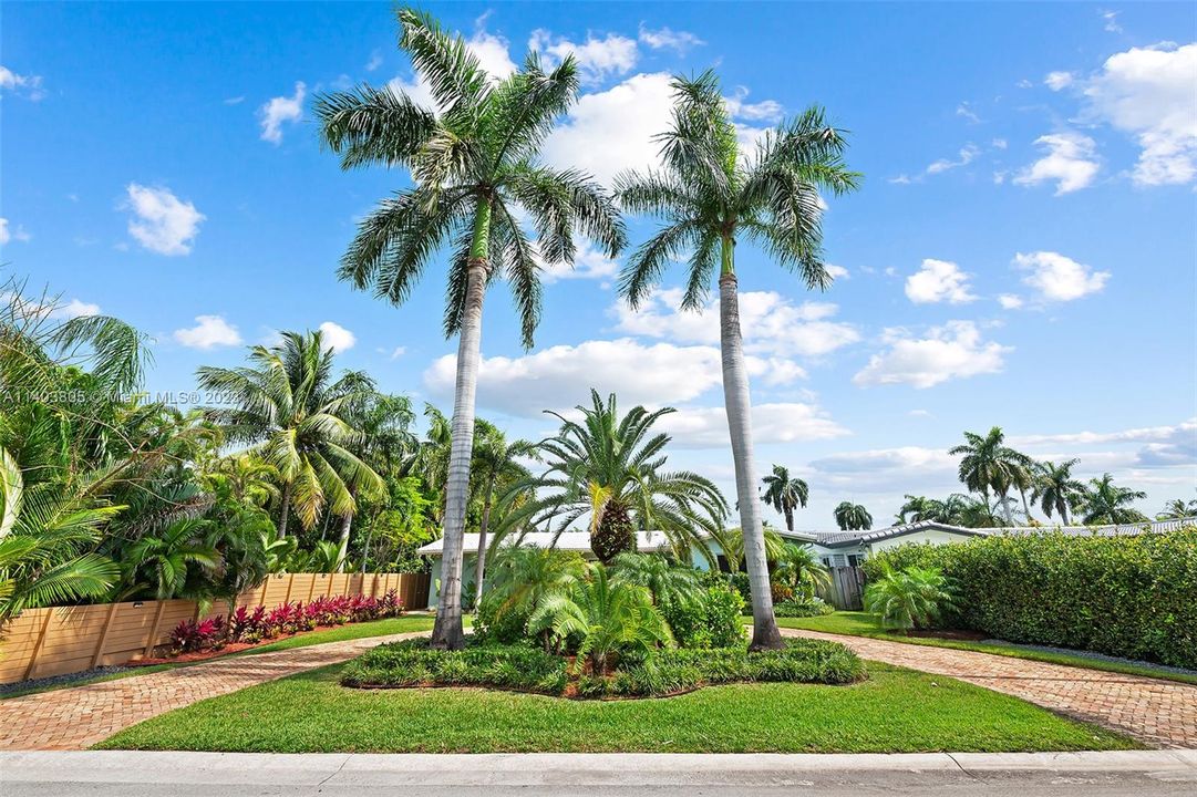 Recently Sold: $1,250,000 (4 beds, 2 baths, 2244 Square Feet)
