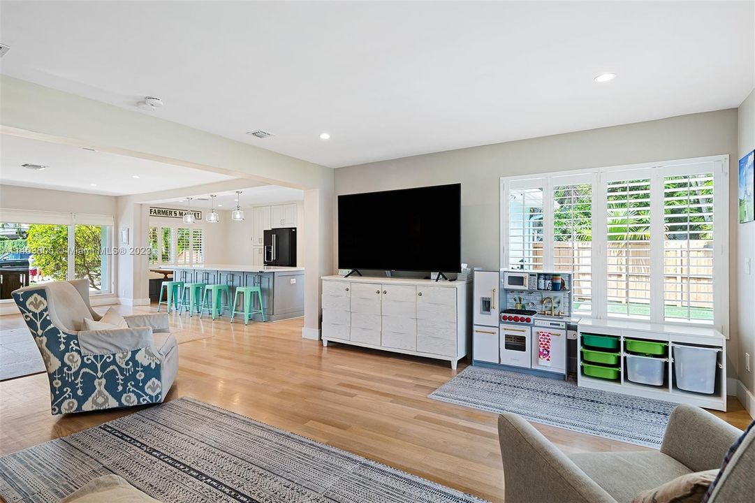 Recently Sold: $1,250,000 (4 beds, 2 baths, 2244 Square Feet)