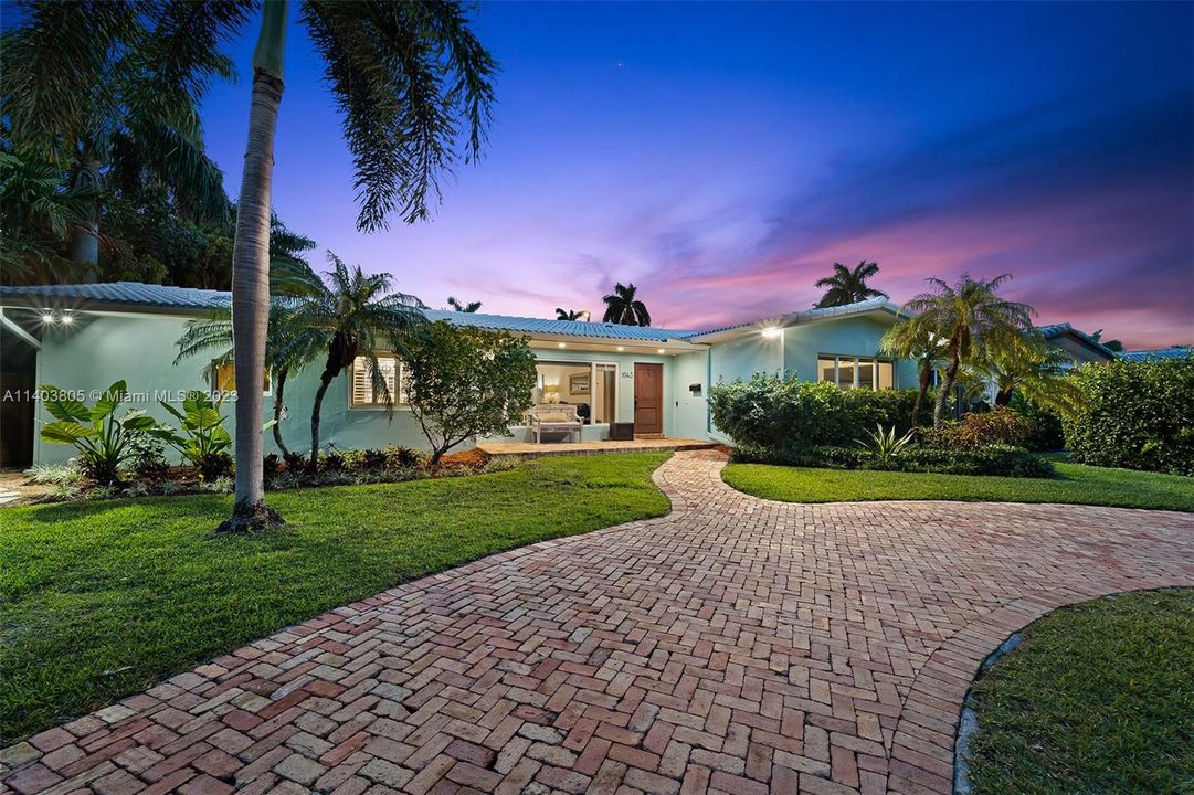 Recently Sold: $1,250,000 (4 beds, 2 baths, 2244 Square Feet)