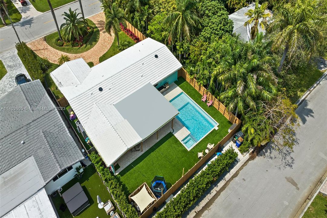 Recently Sold: $1,250,000 (4 beds, 2 baths, 2244 Square Feet)