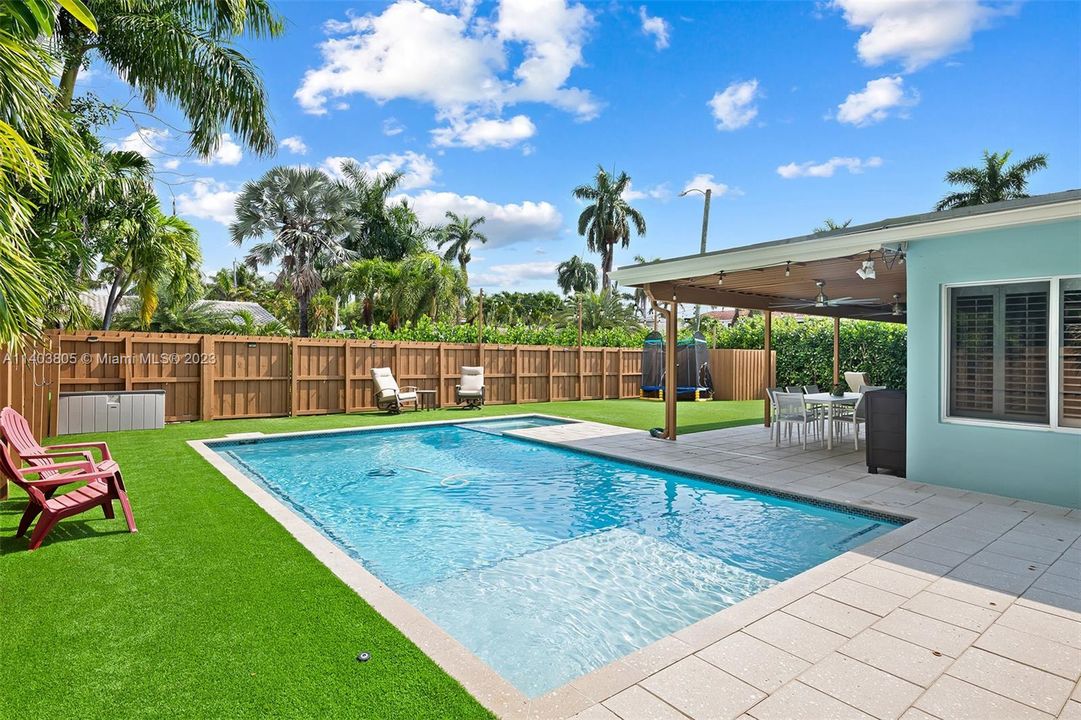 Recently Sold: $1,250,000 (4 beds, 2 baths, 2244 Square Feet)