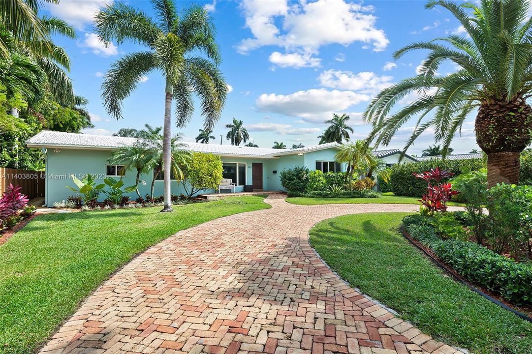 Recently Sold: $1,250,000 (4 beds, 2 baths, 2244 Square Feet)
