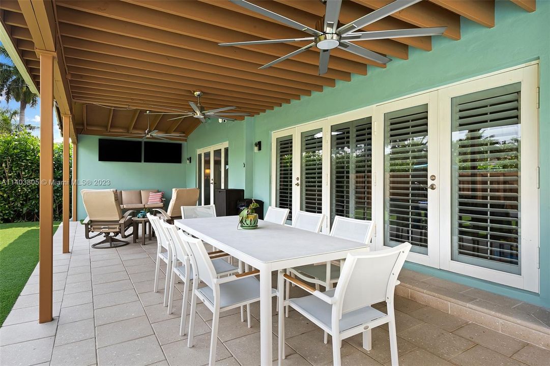 Recently Sold: $1,250,000 (4 beds, 2 baths, 2244 Square Feet)