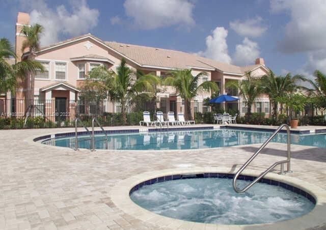 最近售出: $235,000 (2 贝兹, 2 浴室, 1276 平方英尺)