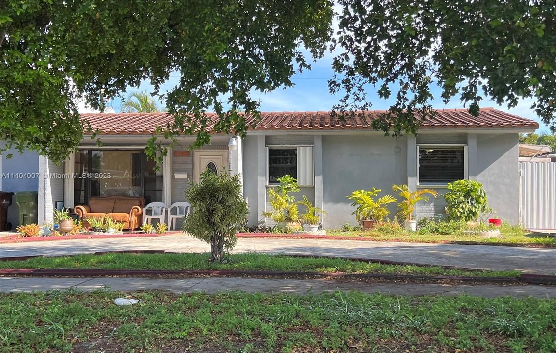 Recently Sold: $610,000 (3 beds, 2 baths, 1779 Square Feet)