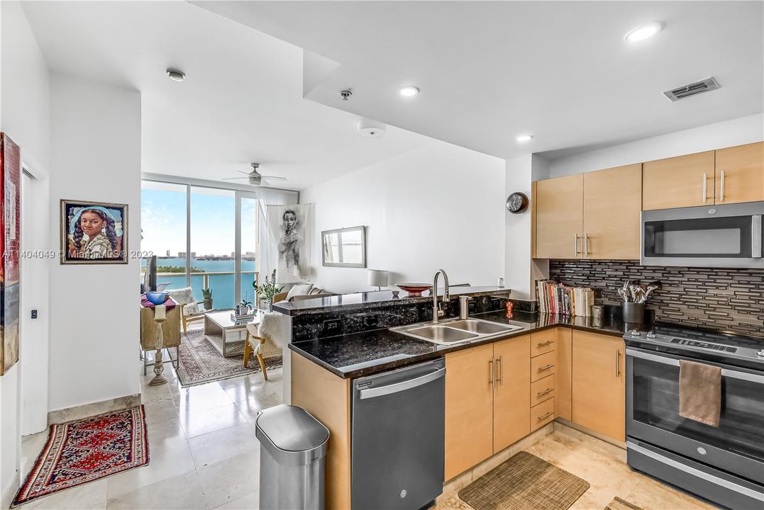 Recently Sold: $579,000 (1 beds, 2 baths, 950 Square Feet)