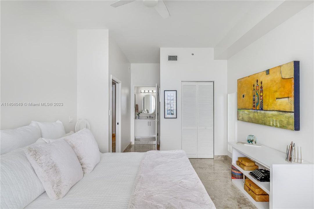 Recently Sold: $579,000 (1 beds, 2 baths, 950 Square Feet)