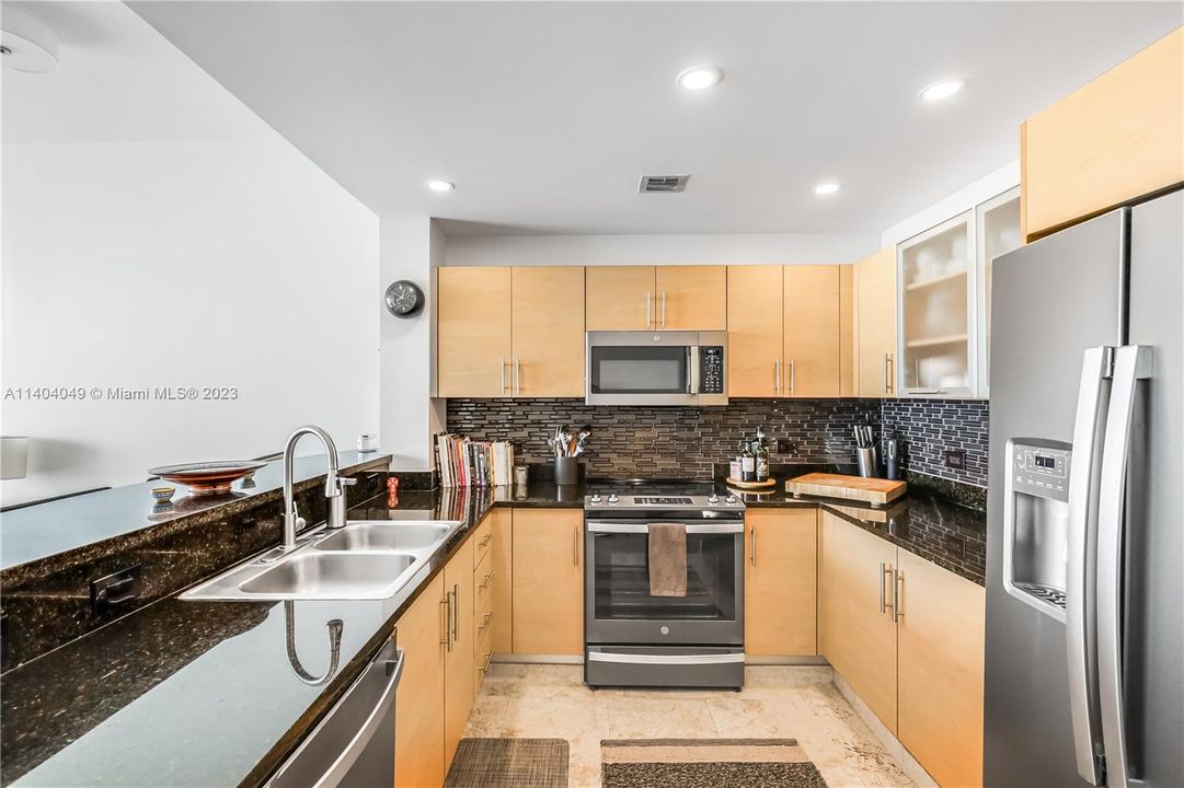 Recently Sold: $579,000 (1 beds, 2 baths, 950 Square Feet)