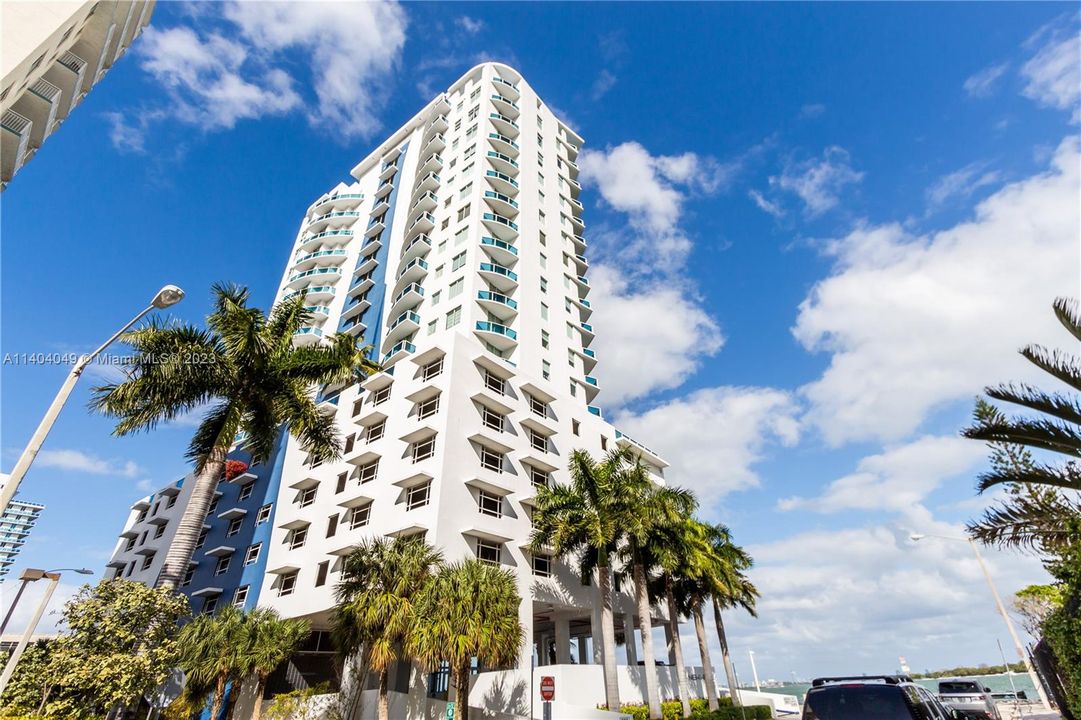 Recently Sold: $579,000 (1 beds, 2 baths, 950 Square Feet)