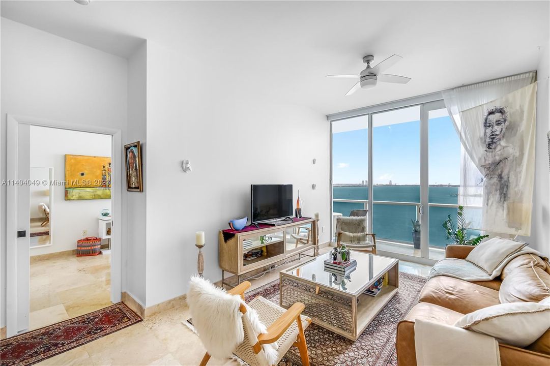 Recently Sold: $579,000 (1 beds, 2 baths, 950 Square Feet)