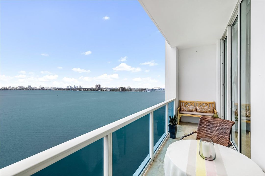 Recently Sold: $579,000 (1 beds, 2 baths, 950 Square Feet)