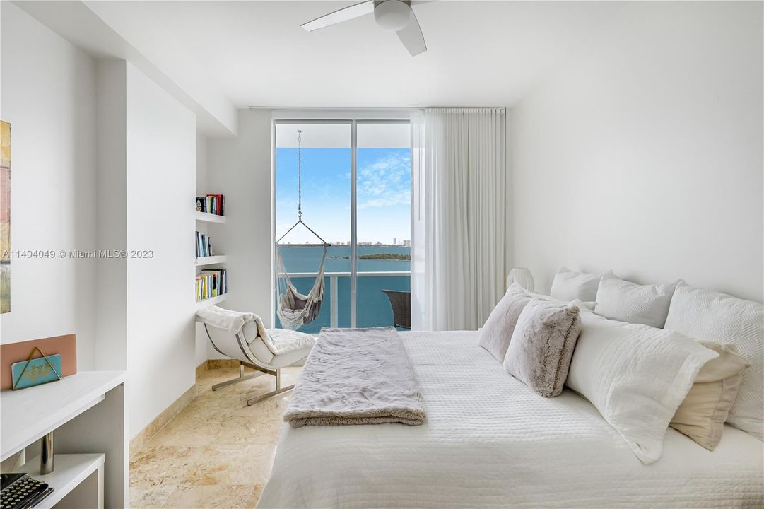 Recently Sold: $579,000 (1 beds, 2 baths, 950 Square Feet)