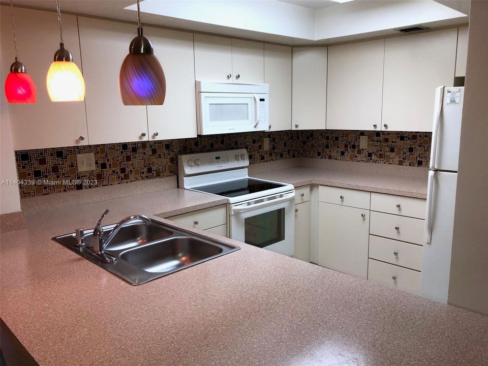 Recientemente alquilado: $2,200 (2 camas, 2 baños, 1005 Pies cuadrados)