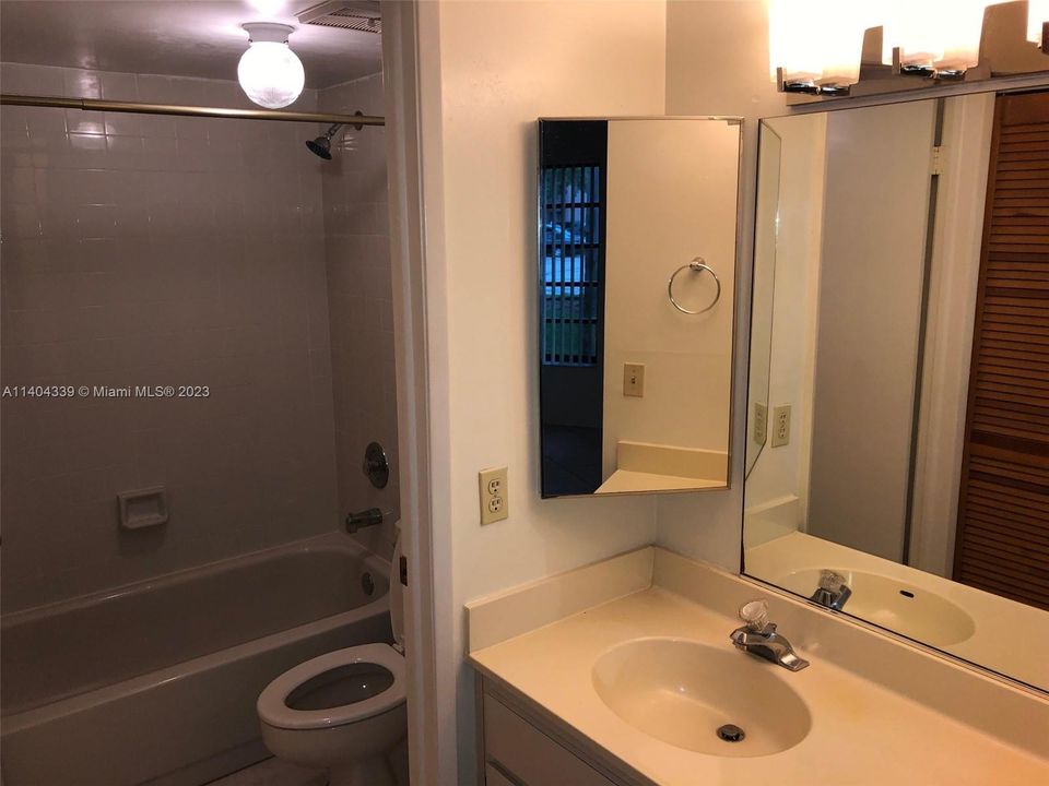 Recientemente alquilado: $2,200 (2 camas, 2 baños, 1005 Pies cuadrados)