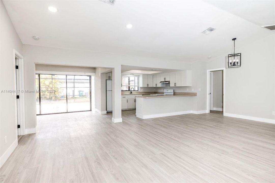 Recently Rented: $2,600 (4 beds, 2 baths, 1435 Square Feet)