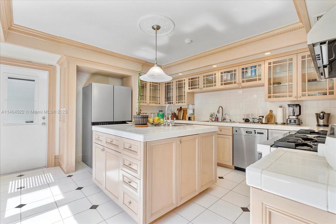 Недавно арендовано: $8,500 (3 спален, 4 ванн, 2818 Квадратных фут)