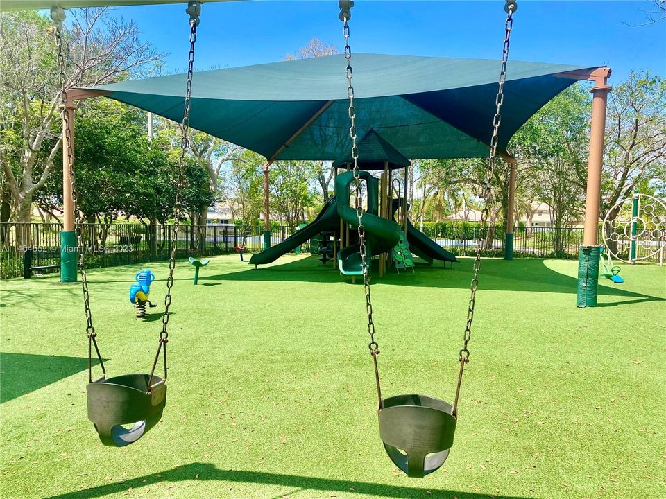 最近售出: $1,450,000 (5 贝兹, 5 浴室, 4257 平方英尺)