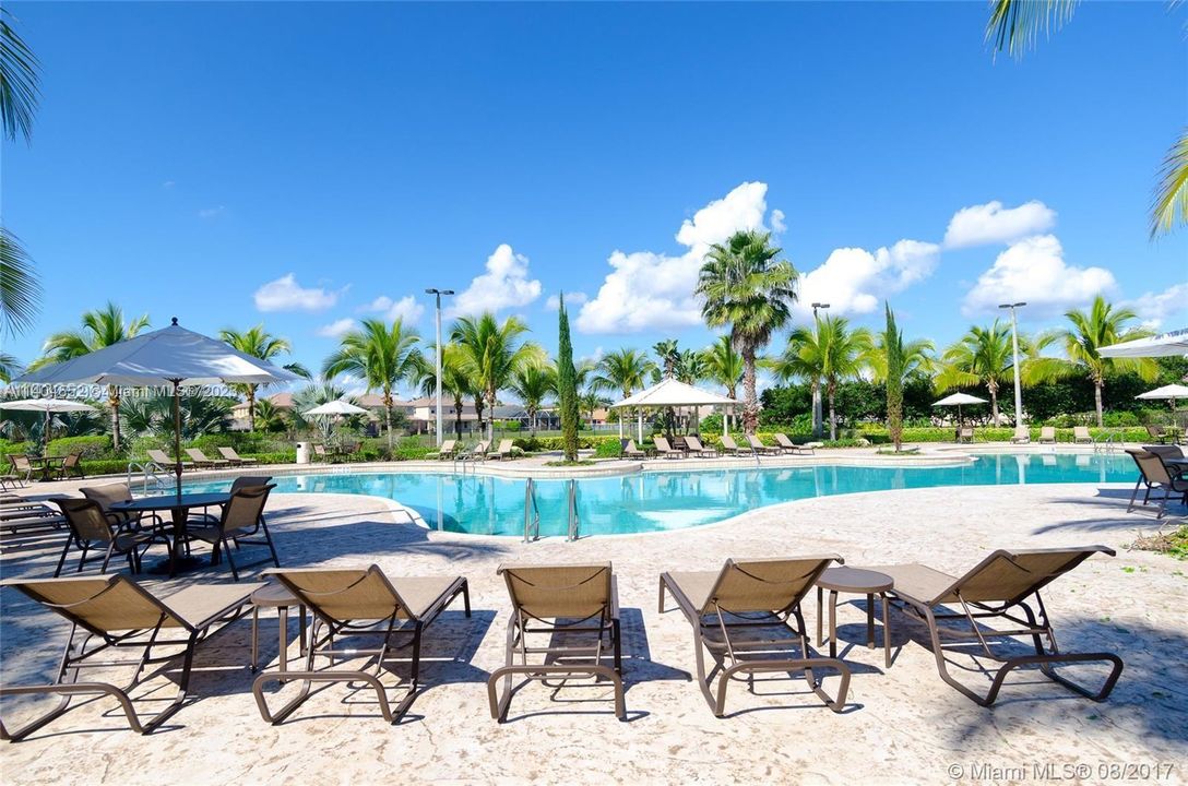 最近售出: $1,450,000 (5 贝兹, 5 浴室, 4257 平方英尺)