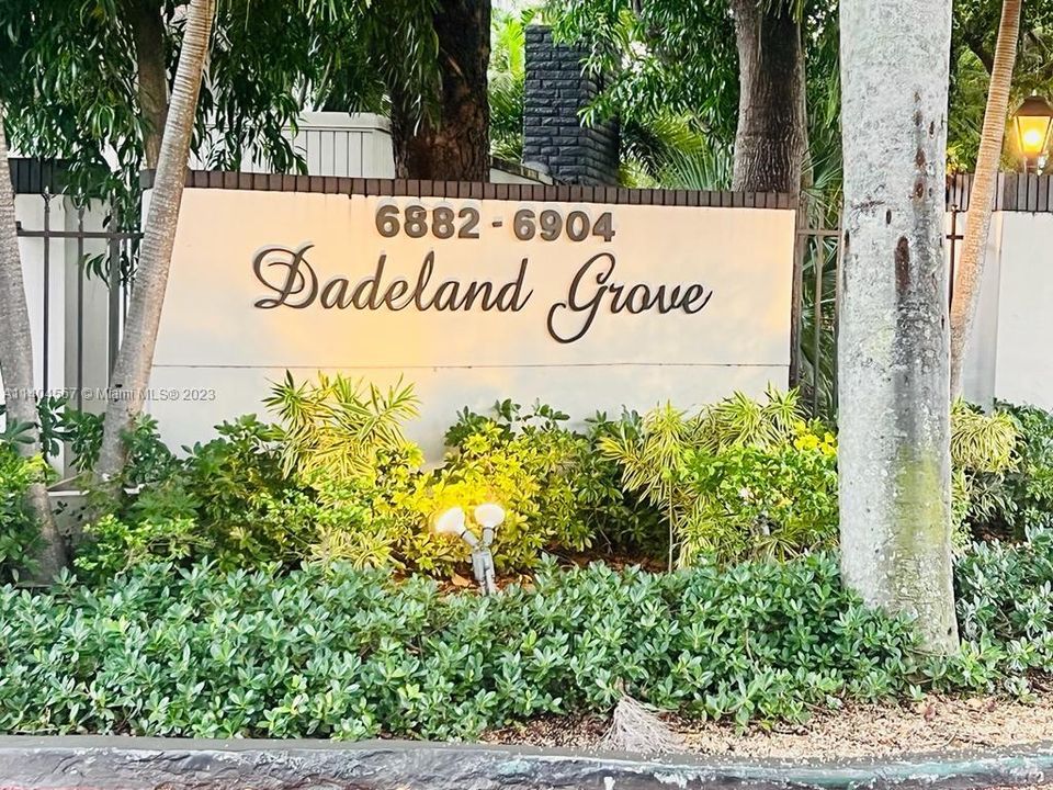 Welcome to Dadeland Grove located just inside the city limits of the Village of PINECREST!!