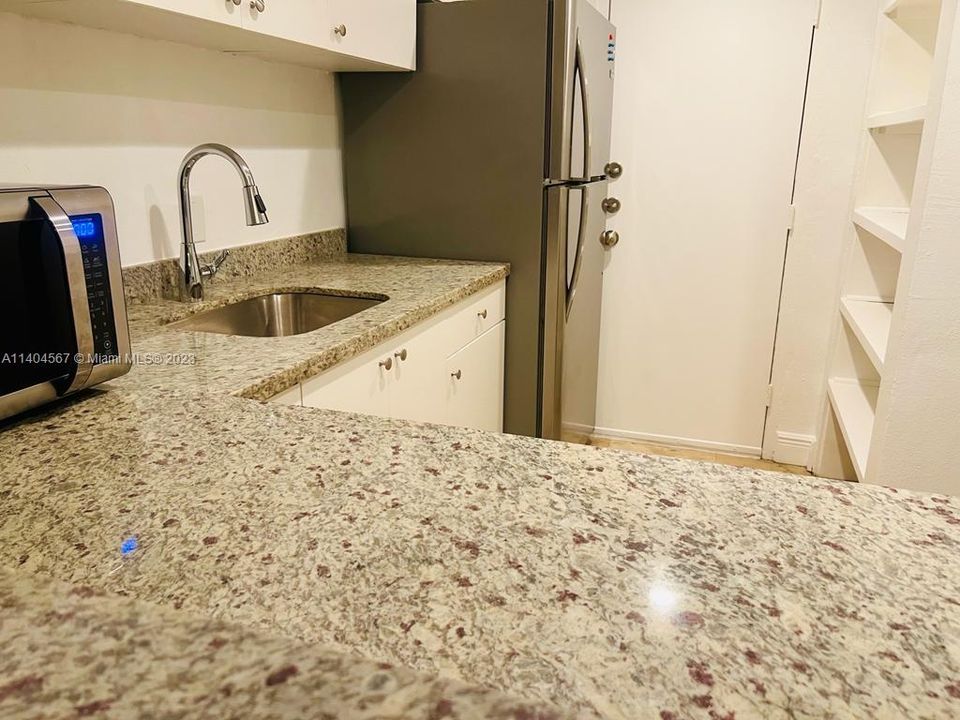 Gorgeous granite counter tops