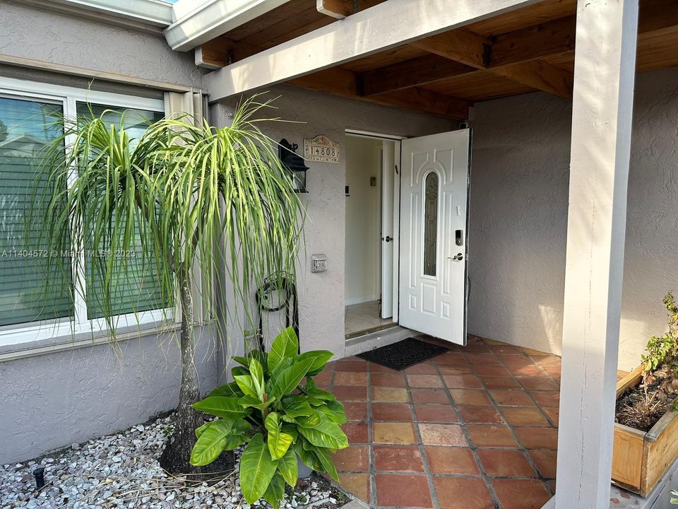 Vendido Recientemente: $300,000 (3 camas, 2 baños, 1229 Pies cuadrados)
