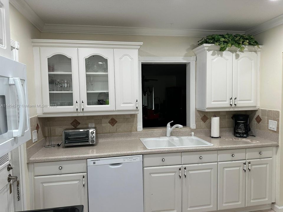 Vendido Recientemente: $300,000 (3 camas, 2 baños, 1229 Pies cuadrados)