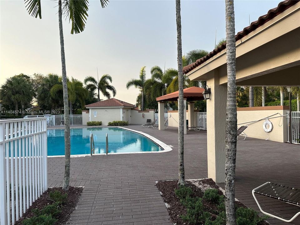 Recently Sold: $500,000 (3 beds, 2 baths, 1618 Square Feet)