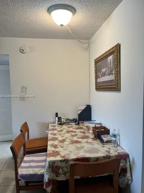 Recently Sold: $200,000 (1 beds, 1 baths, 714 Square Feet)