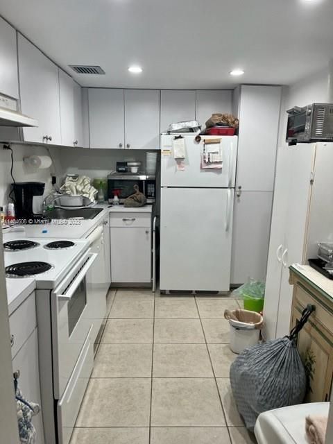 Recently Sold: $200,000 (1 beds, 1 baths, 714 Square Feet)