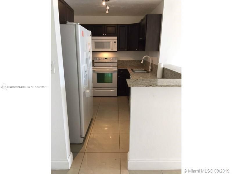 Recently Sold: $220,000 (1 beds, 1 baths, 714 Square Feet)