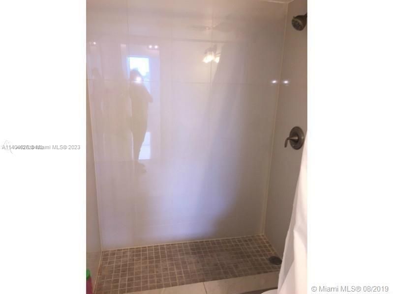 Recently Sold: $220,000 (1 beds, 1 baths, 714 Square Feet)