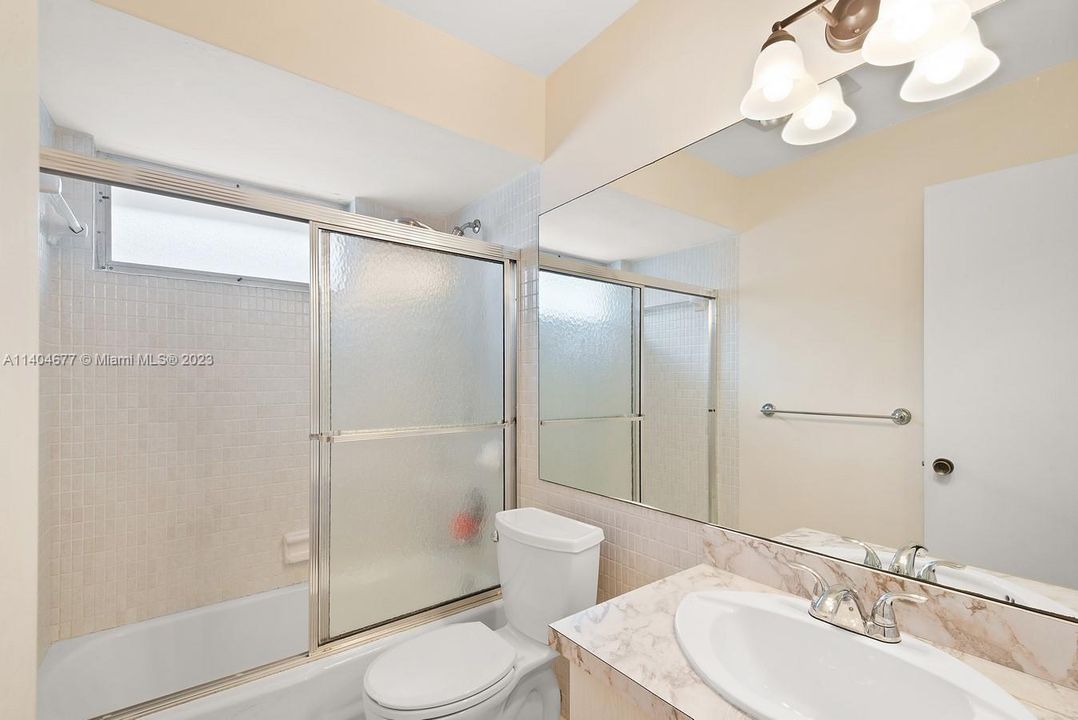 最近租的: $2,000 (2 贝兹, 2 浴室, 856 平方英尺)
