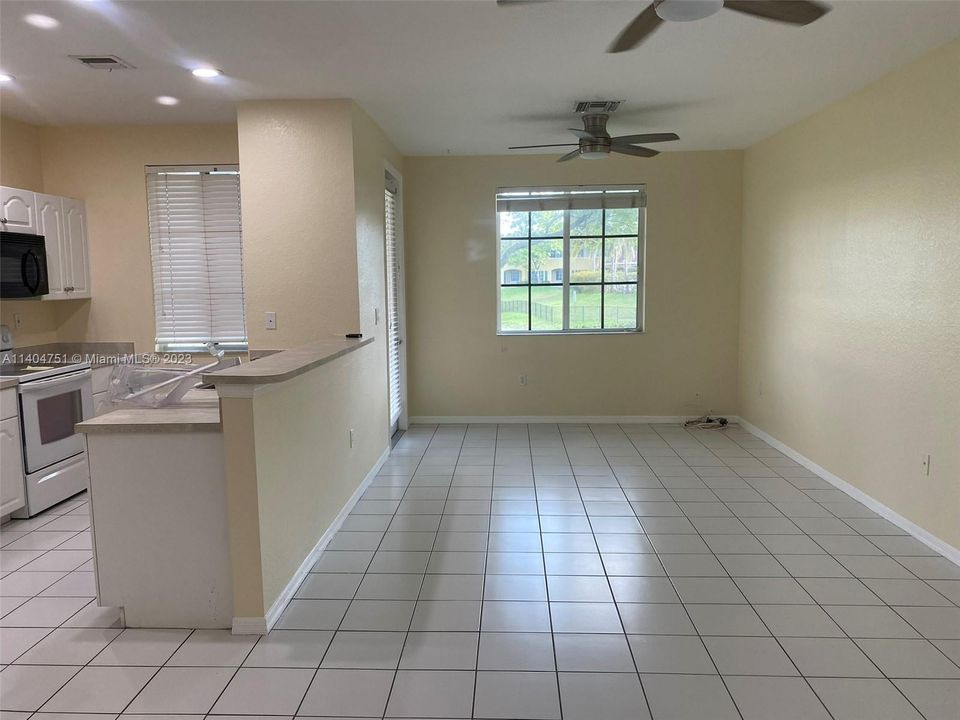 Recently Rented: $2,200 (2 beds, 2 baths, 1161 Square Feet)