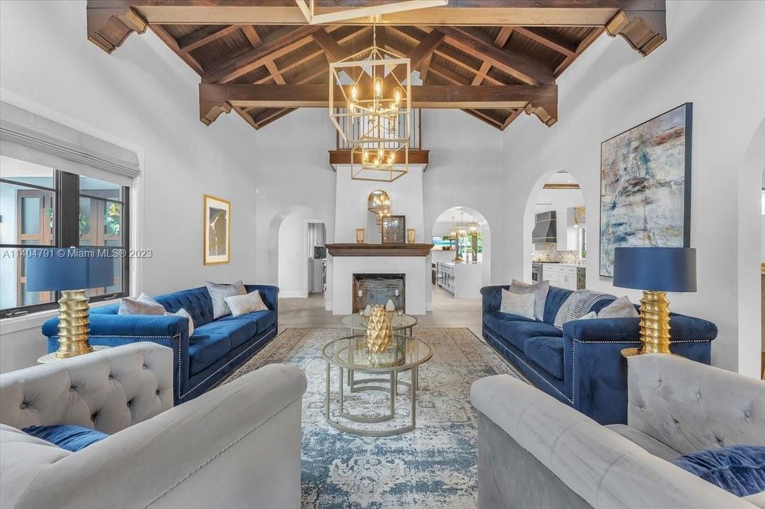 Recently Sold: $2,799,000 (5 beds, 3 baths, 5715 Square Feet)