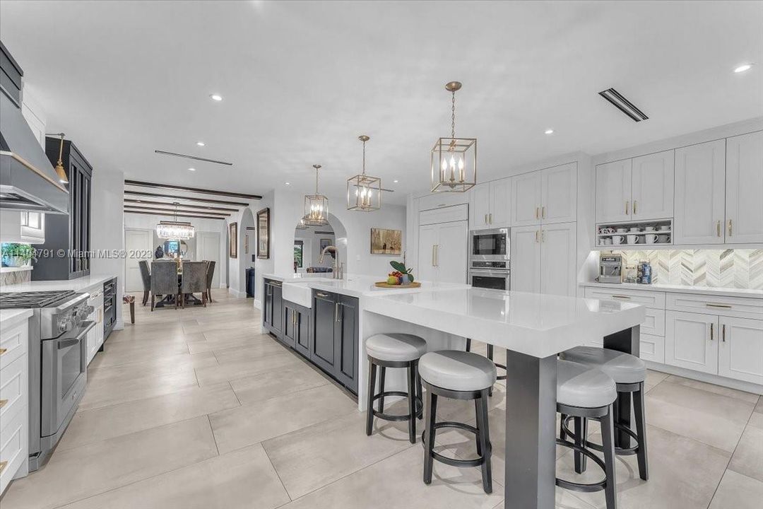 Recently Sold: $2,799,000 (5 beds, 3 baths, 5715 Square Feet)