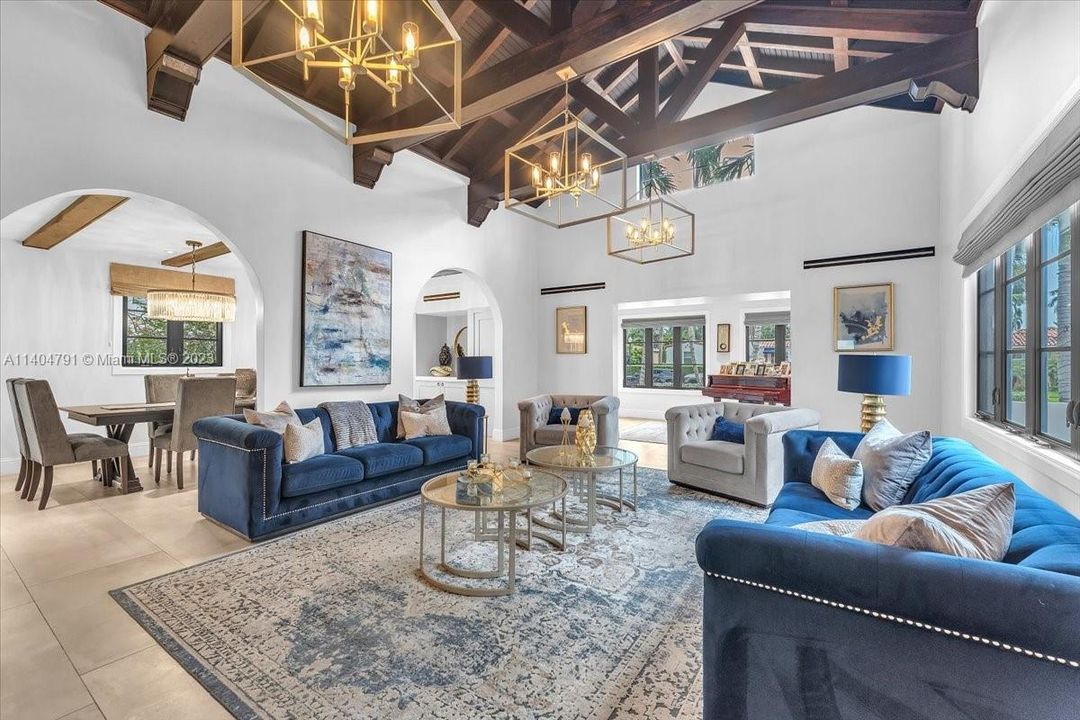 Recently Sold: $2,799,000 (5 beds, 3 baths, 5715 Square Feet)